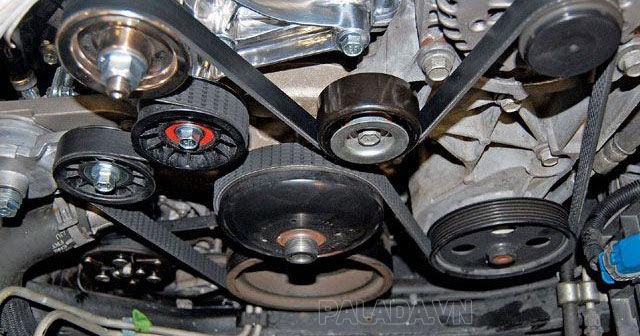 Dây curoa giúp động cơ hoạt động trơn tru